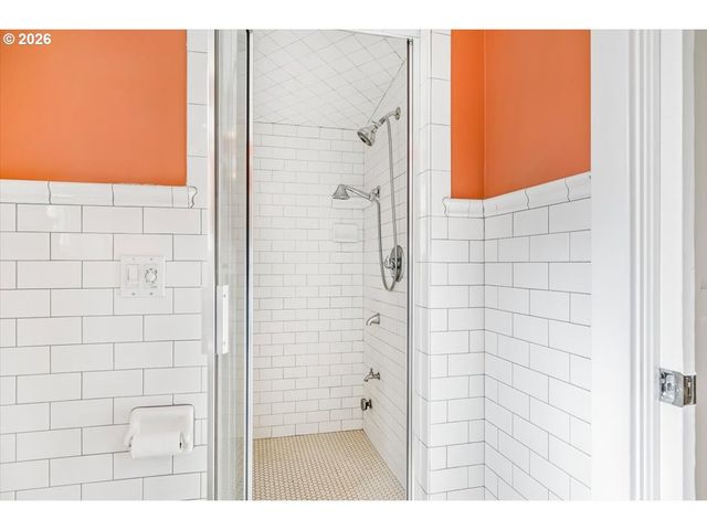 944 Se SHERRETT St, Portland, OR 97202