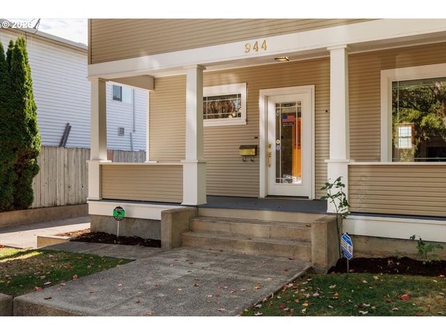 944 Se SHERRETT St, Portland, OR 97202