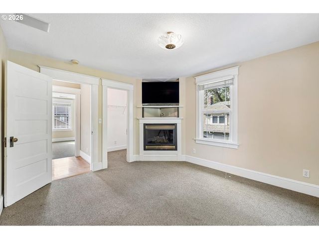 944 Se SHERRETT St, Portland, OR 97202
