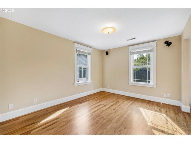944 Se SHERRETT St, Portland, OR 97202