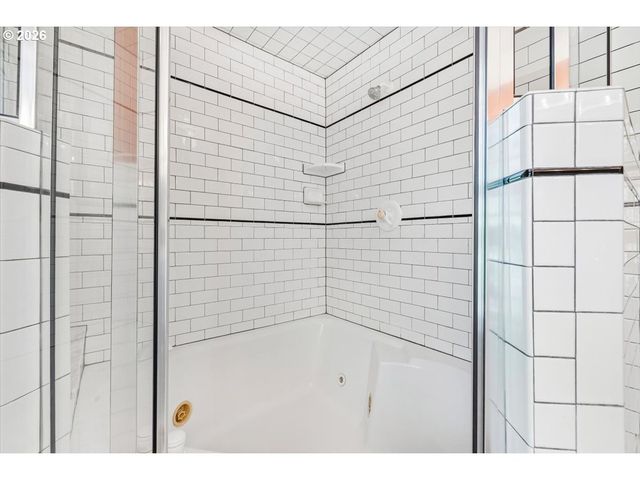 944 Se SHERRETT St, Portland, OR 97202