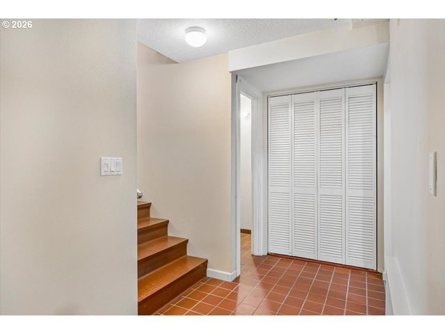 944 Se SHERRETT St, Portland, OR 97202