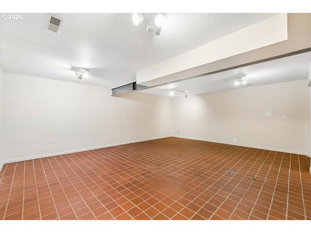 944 Se SHERRETT St, Portland, OR 97202
