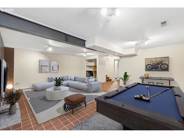 944 Se SHERRETT St, Portland, OR 97202