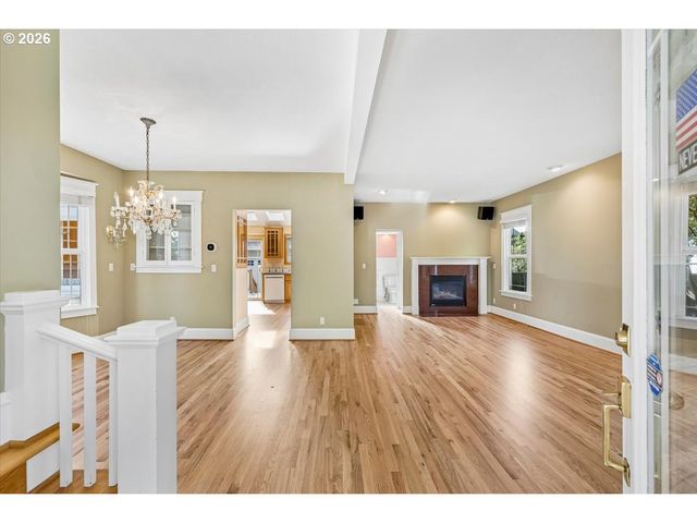 944 Se SHERRETT St, Portland, OR 97202
