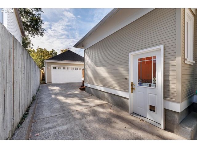 944 Se SHERRETT St, Portland, OR 97202