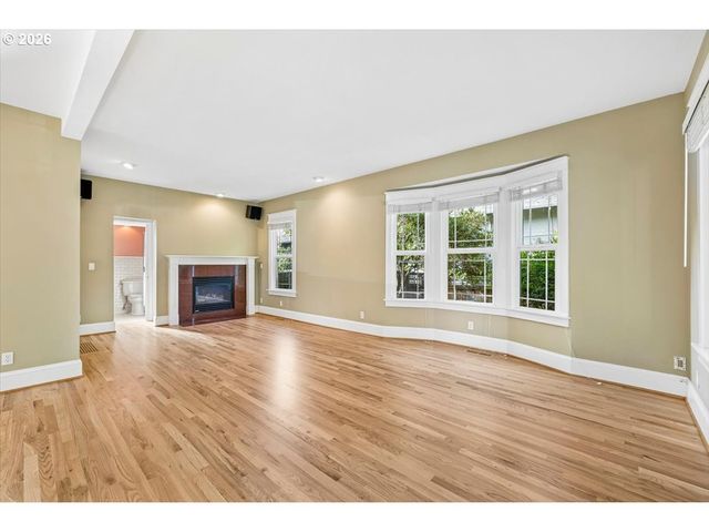 944 Se SHERRETT St, Portland, OR 97202