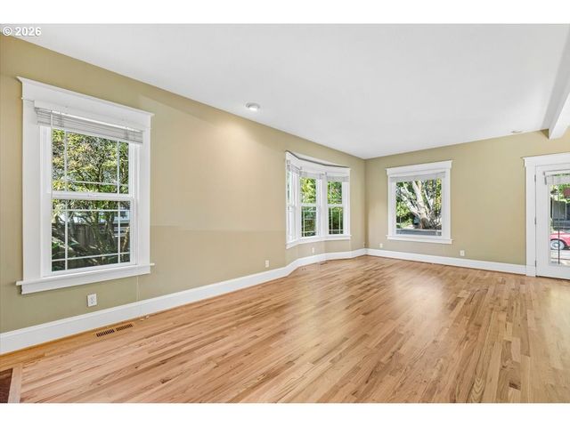 944 Se SHERRETT St, Portland, OR 97202