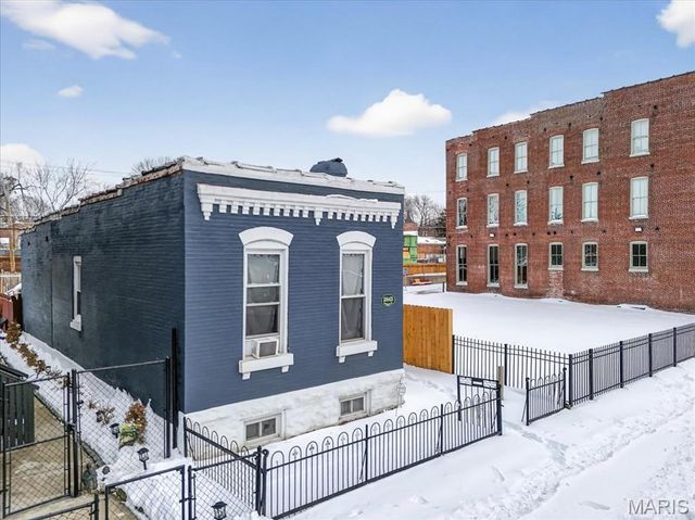 2843 Chippewa Street, St Louis, MO 63118