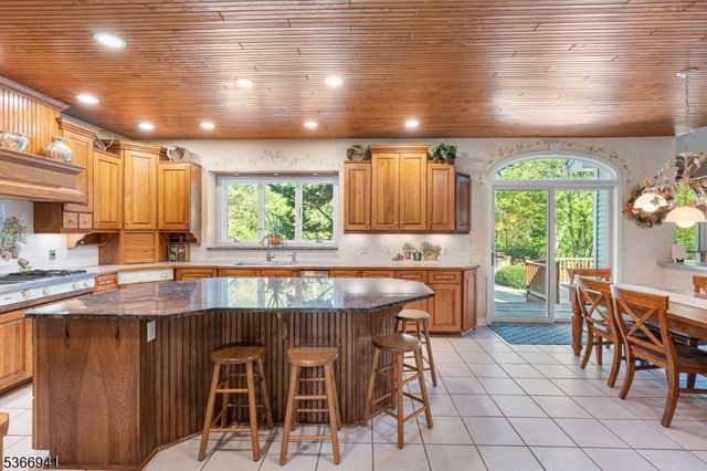 21 Partridge Rd, Readington Twp., NJ 08822