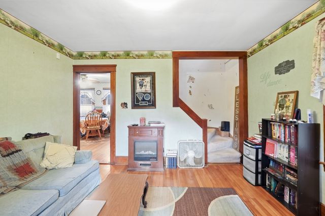 55 Clover St, Worcester, MA 01603