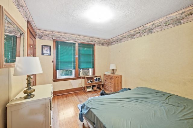 55 Clover St, Worcester, MA 01603