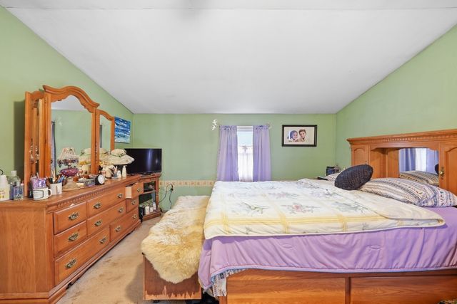 55 Clover St, Worcester, MA 01603