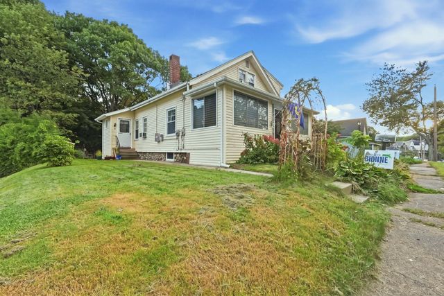 55 Clover St, Worcester, MA 01603