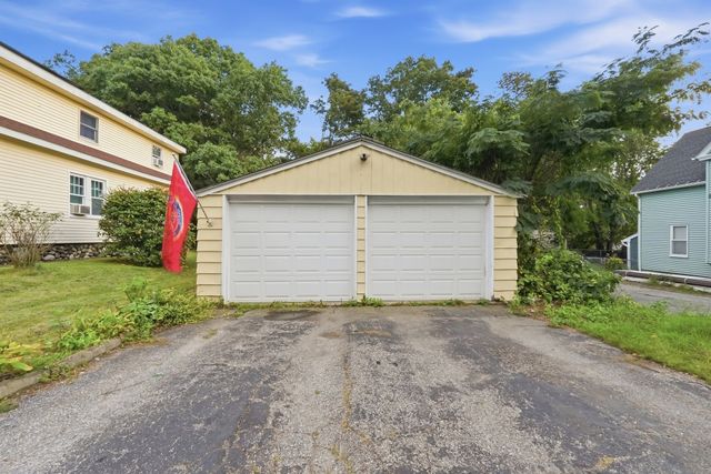 55 Clover St, Worcester, MA 01603