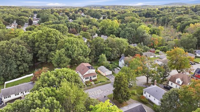 55 Clover St, Worcester, MA 01603