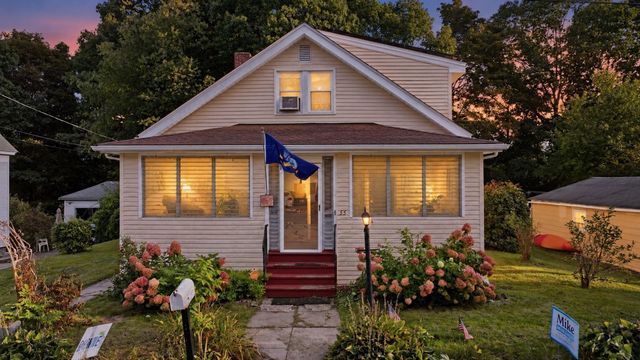 55 Clover St, Worcester, MA 01603