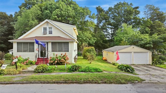 55 Clover St, Worcester, MA 01603