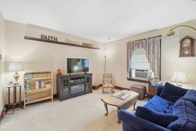 55 Clover St, Worcester, MA 01603