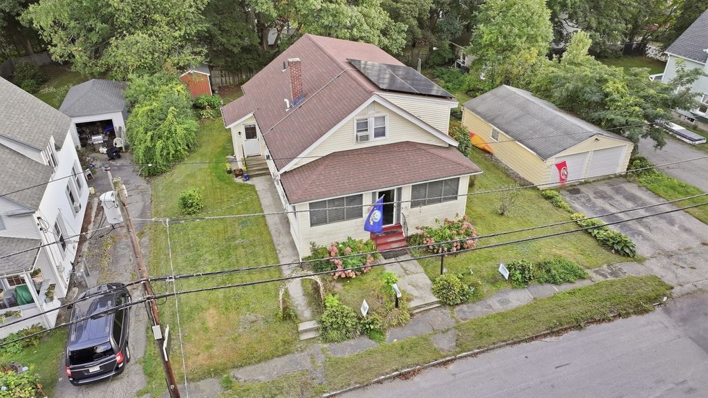 55 Clover St, Worcester, MA 01603