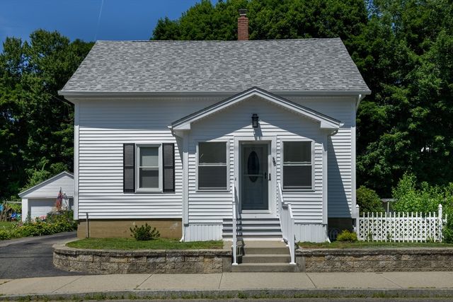 38 Eagle St, Ware, MA 01082