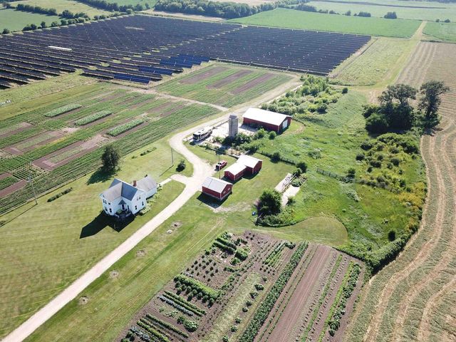 2627 S Seminole Way, Fitchburg, WI 53711
