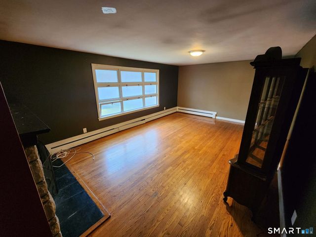 948 Old Colony Road, Meriden, CT 06450