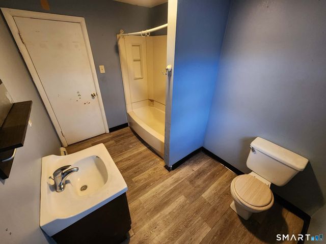 948 Old Colony Road, Meriden, CT 06450