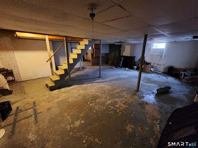 948 Old Colony Road, Meriden, CT 06450