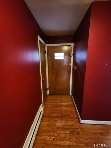 948 Old Colony Road, Meriden, CT 06450