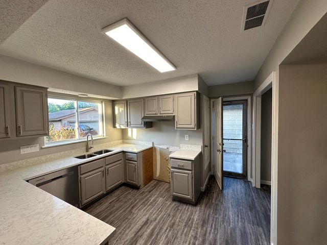 295 Mooring CIR A, Lakeway, TX 78734