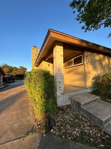 295 Mooring CIR A, Lakeway, TX 78734