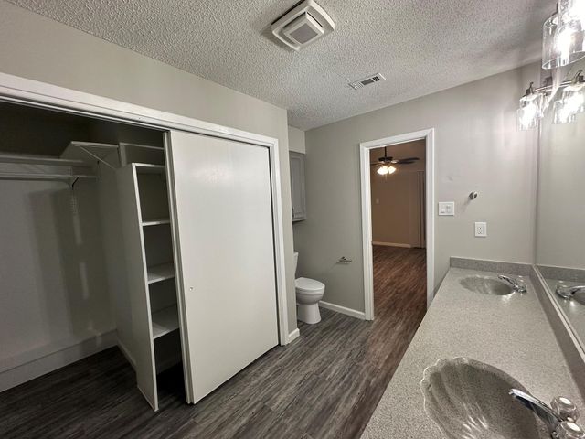 295 Mooring CIR A, Lakeway, TX 78734