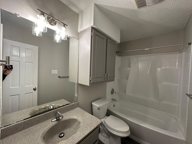 295 Mooring CIR A, Lakeway, TX 78734