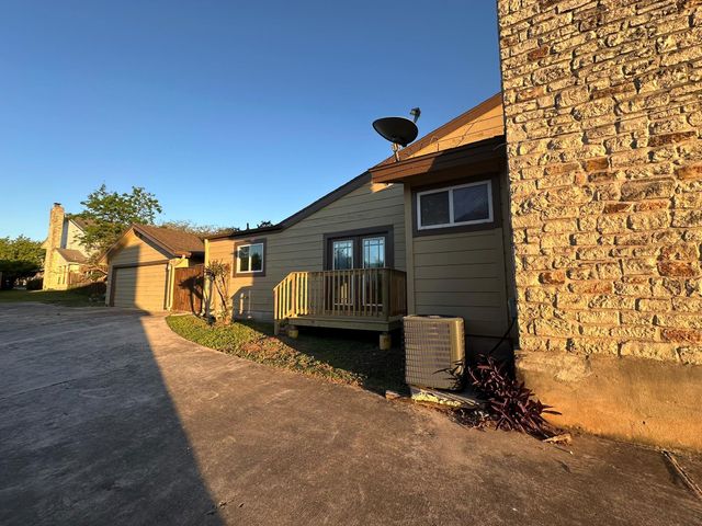 295 Mooring CIR A, Lakeway, TX 78734