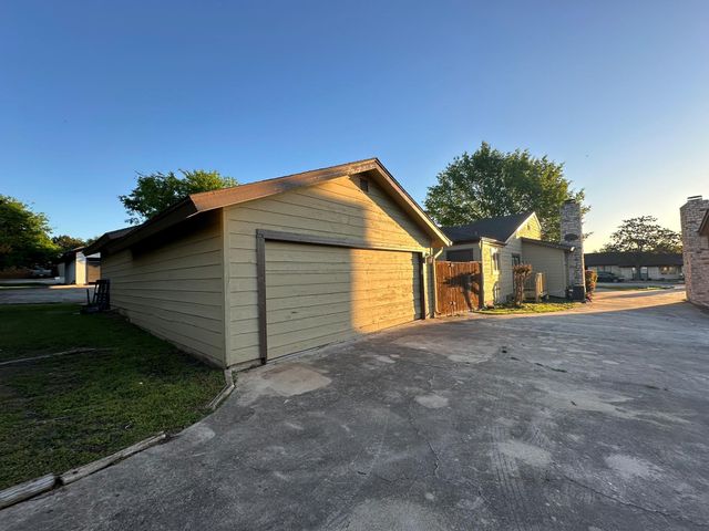 295 Mooring CIR A, Lakeway, TX 78734