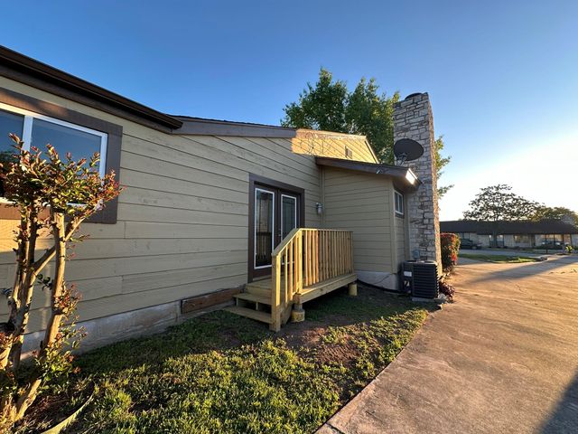 295 Mooring CIR A, Lakeway, TX 78734