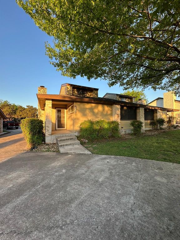 295 Mooring CIR A, Lakeway, TX 78734