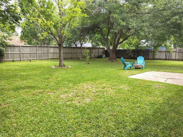 5205 Winding Brook Drive, Dickinson, TX 77539