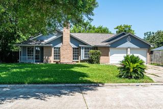 5205 Winding Brook Drive, Dickinson, TX 77539