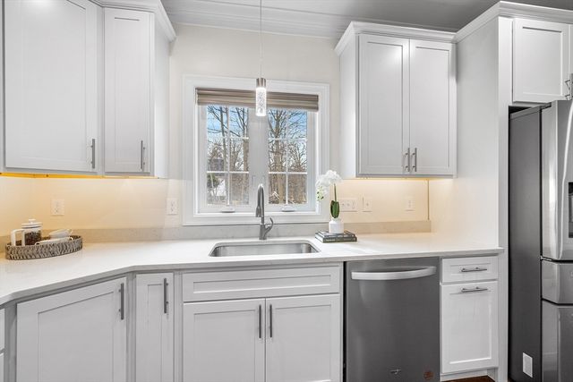 7 Alan R Gerrish Dr 7, Woburn, MA 01801