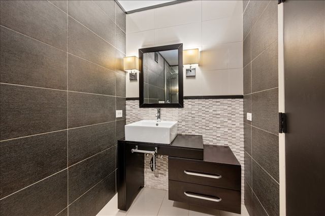 20 N State Street 409, Chicago, IL 60602