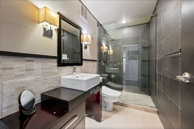 20 N State Street 409, Chicago, IL 60602