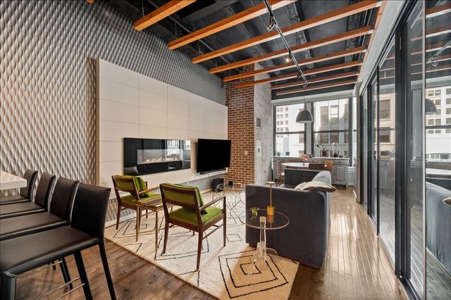20 N State Street 409, Chicago, IL 60602