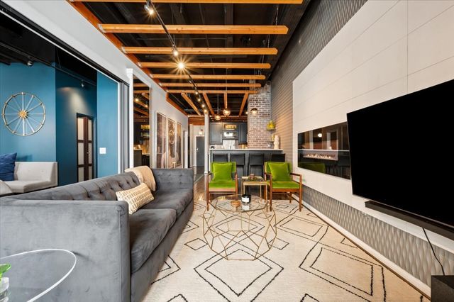 20 N State Street 409, Chicago, IL 60602