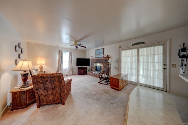 1323 Maxville Road, Boonville, IN 47601