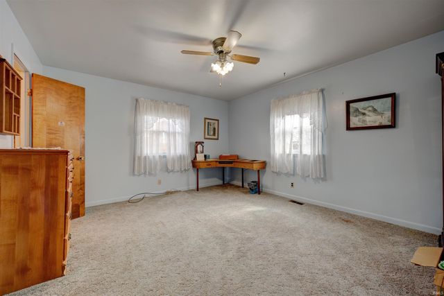 1323 Maxville Road, Boonville, IN 47601