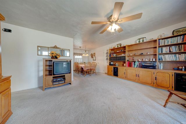 1323 Maxville Road, Boonville, IN 47601