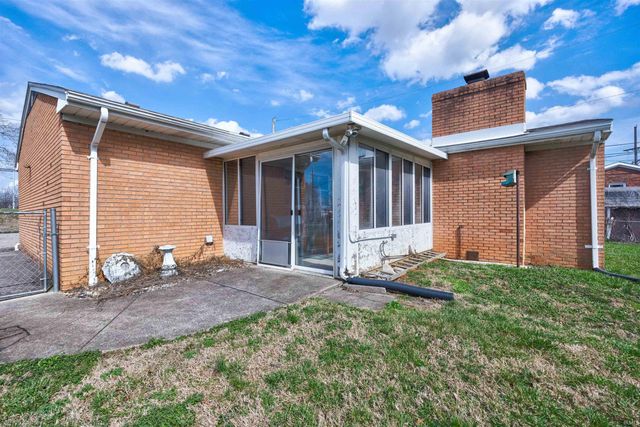 1323 Maxville Road, Boonville, IN 47601