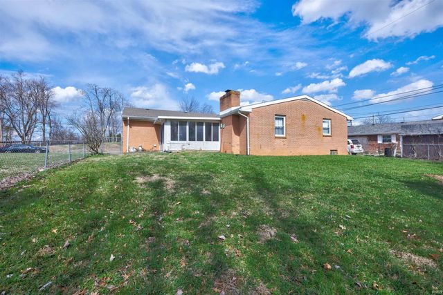 1323 Maxville Road, Boonville, IN 47601